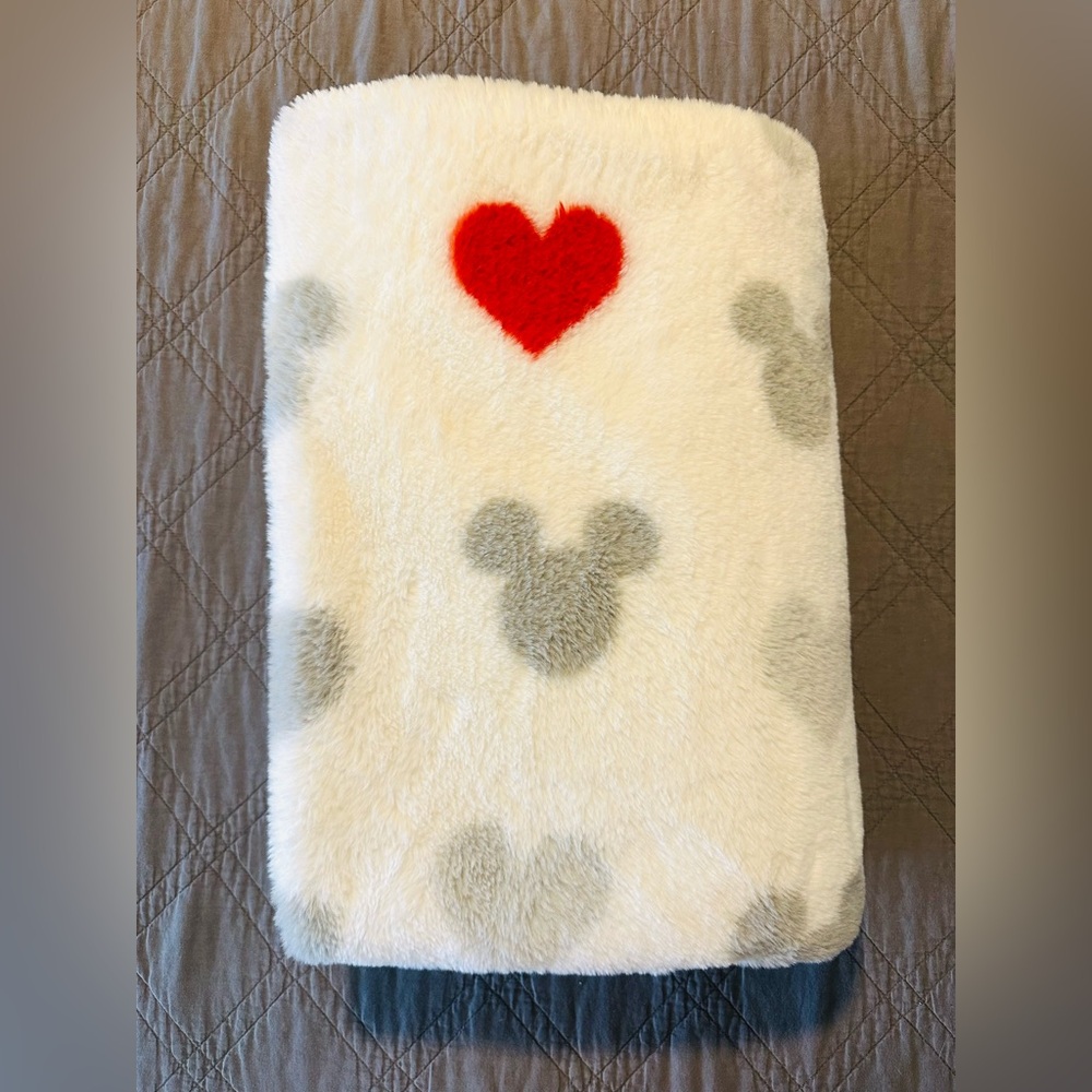 Disney Mickey Mouse Valentine’s Faux Rabbit Fur Throw/Blanket 50”x 70”